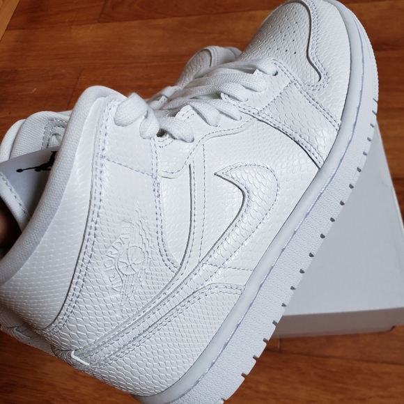 jordan 1 mid white snakeskin